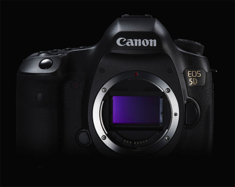 Canon EOS 5D на борту нового околоземного спутника