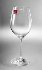 Рекламная фотосъемка бокала для вина