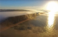 Водопад из тумана у берегов Ла-Манша